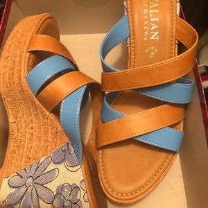 Tan & blue floral wedge